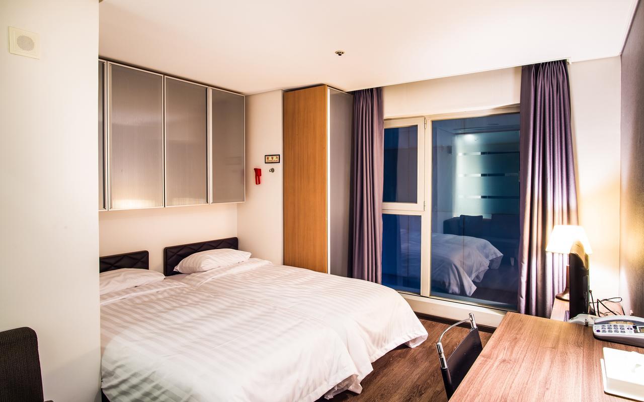 Hotel Arinus Shinchon Séoul Extérieur photo